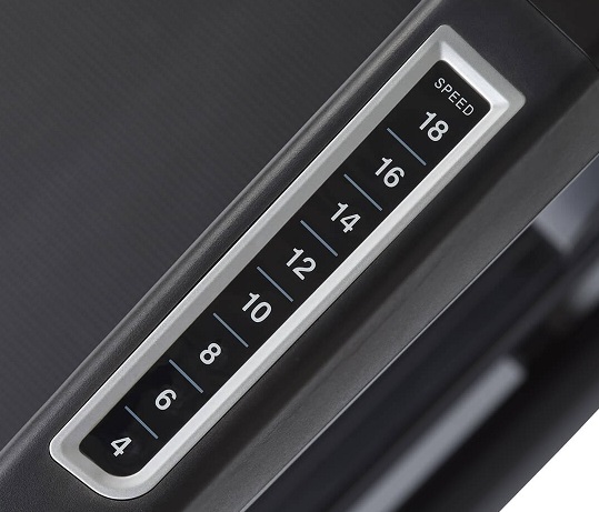 Běžecký pás Finnlo Perfomrance rychlá tlačítka pro snadné nastavení