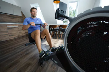 Jak cvičit na veslovacím trenažéru?