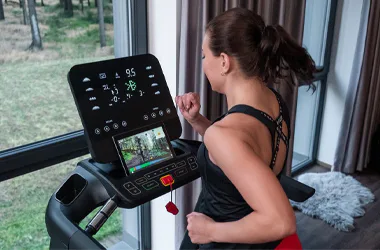 Čím se liší běh na pásu od běhání venku?