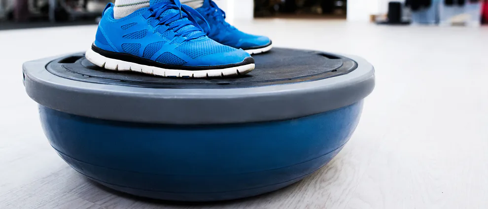 Posilování břišních svalů a stabilizačního systému na BOSU