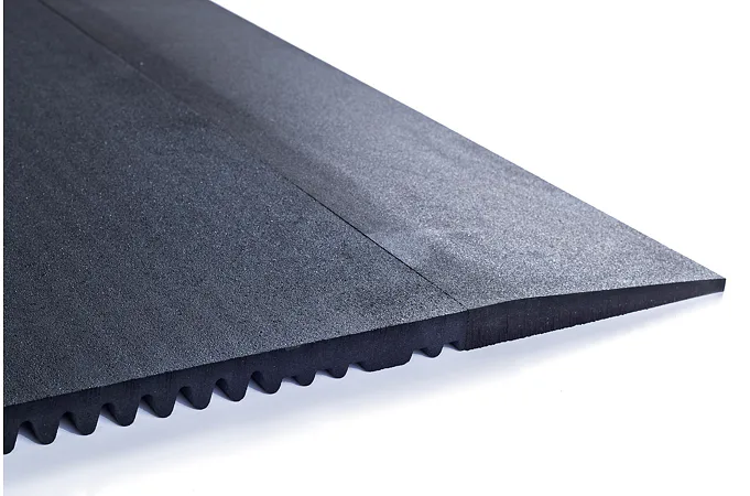 Náběhová hrana 100 cm pro podlahy CROSSFIT černá