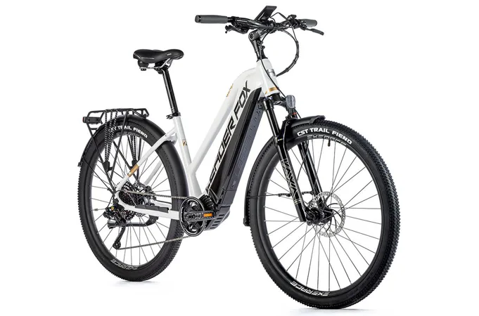 LEADER FOX BEND-2 18" /28"/ bílá 2023